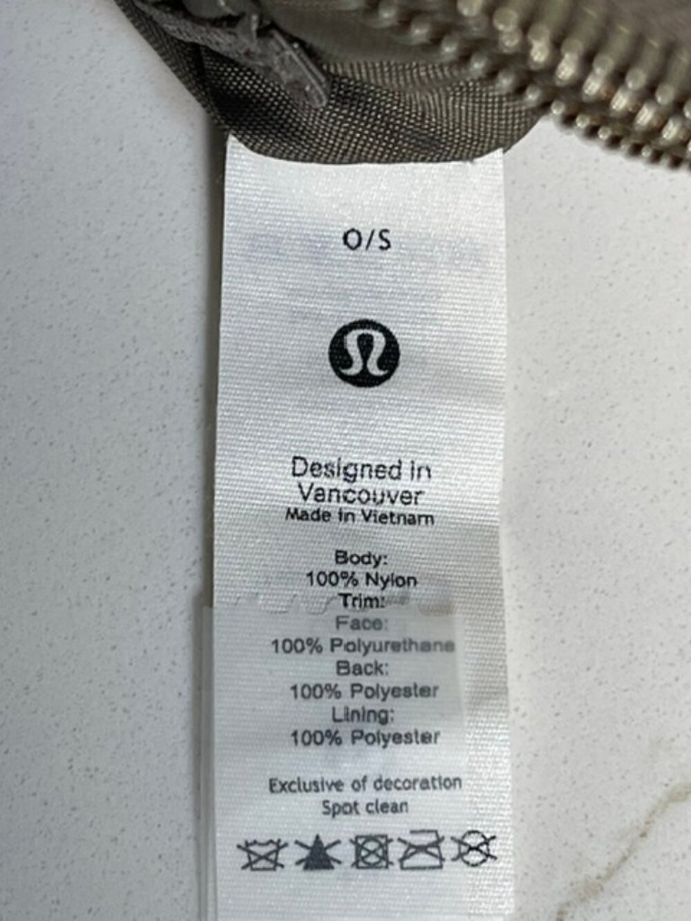 Lululemon Curved Wristlet in the highly sought-after Grey Sage neutral tone. - Picture 10 of 10